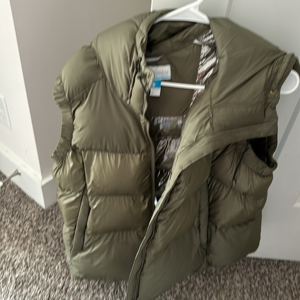 Columbia puffer vest. 2x. NWOT